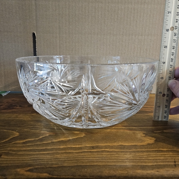 Lead Crystal Brilliant Starburst Glass Bowl - Picture 2 of 5